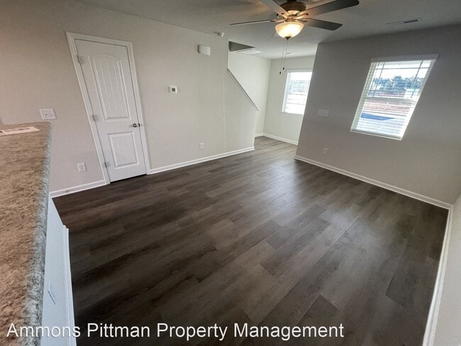 Building Photo - 2 br, 2.5 bath House - 1022 Peony Lane