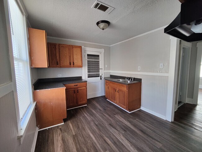 Building Photo - Adorable 2 bed Bungalow in Vollintine Ever...