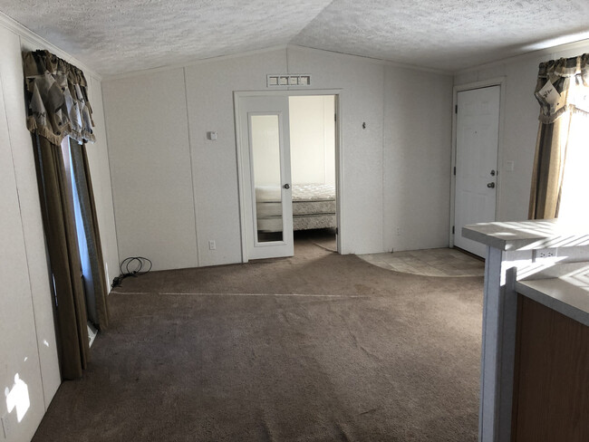Building Photo - Trailer for Rent in Belfield