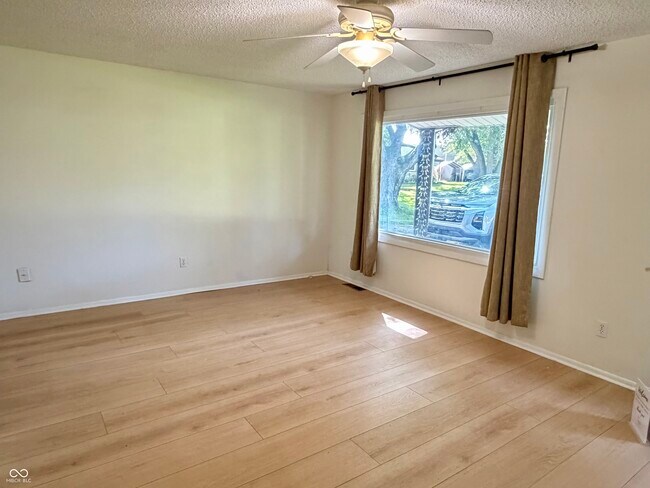 Building Photo - 8856 Moll Dr