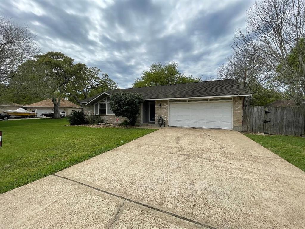 157 Forest Oaks Ln, Lake Jackson, TX 77566 House for Rent in Lake