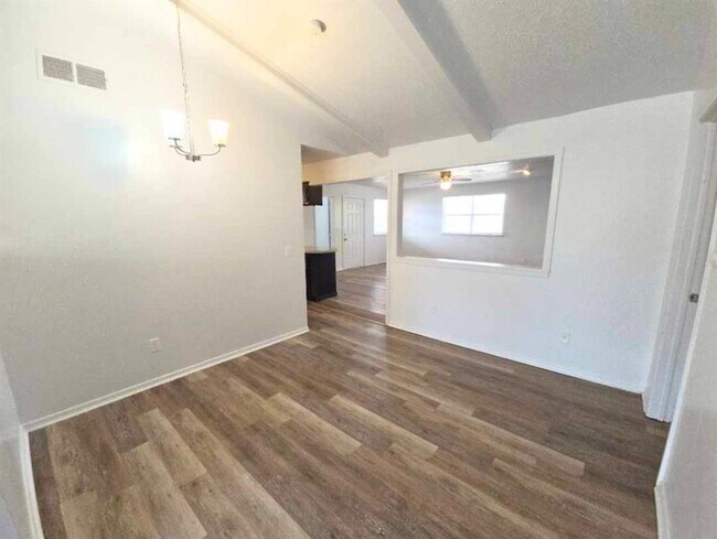 Foto del edificio - 3224 Lazy Ln
