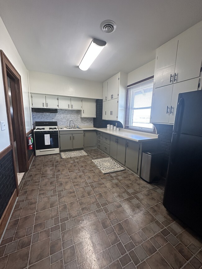 Kitchen - 123 Broadway St