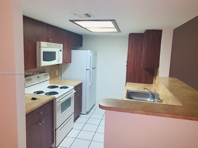 Building Photo - 3212 Coral Lake Ln