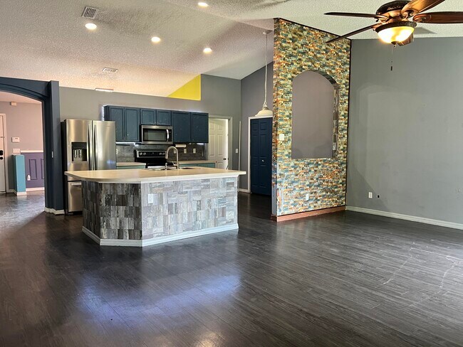 Building Photo - 5269 S Lovett Cir