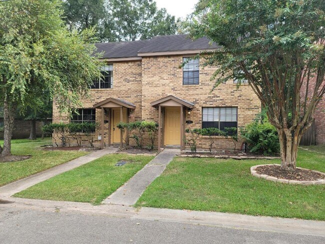 Building Photo - 1706 Longview St