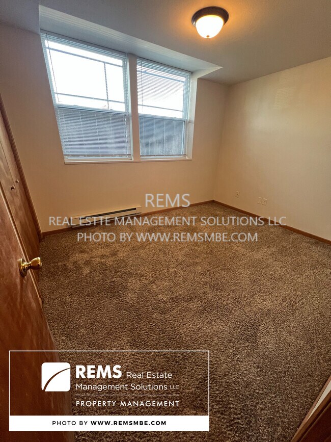 Foto del edificio - Golden Eagle Apartments