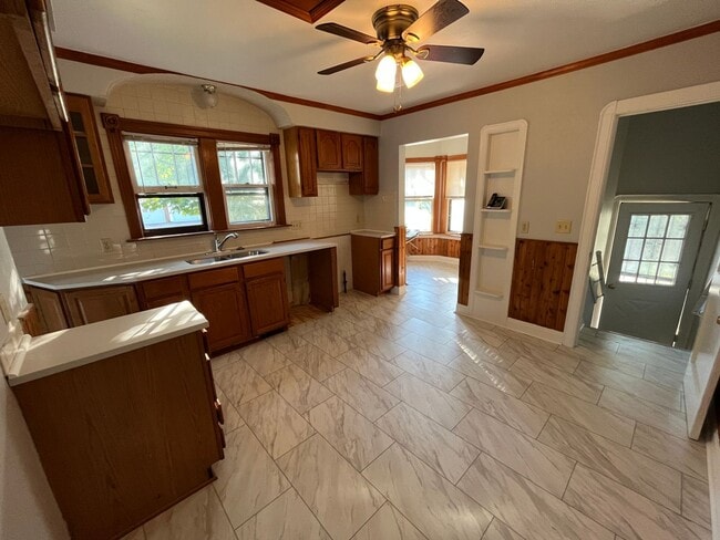 Building Photo - 4131 W Lake Rd