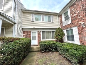 Building Photo - 400 Wellington Ln