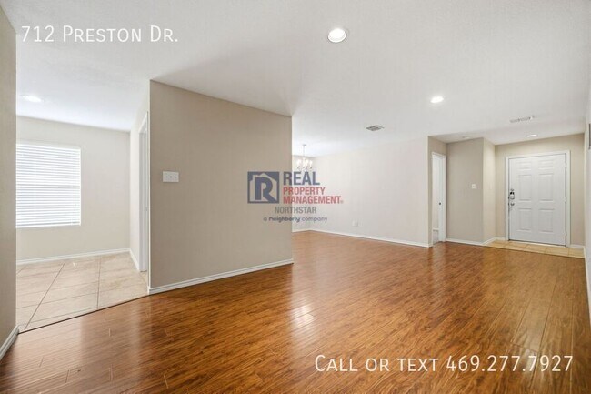 Foto del edificio - 712 Preston Dr