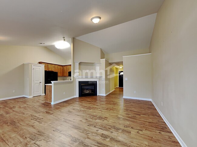 Building Photo - 32 Riverbed Dr