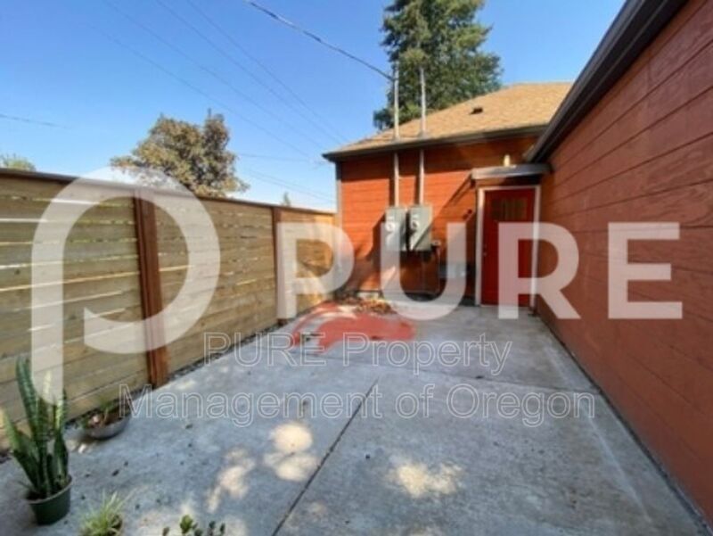 Primary Photo - 3552 NE Killingsworth St