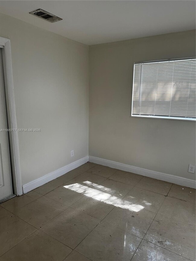 Foto del edificio - 5221 NW 15th Ct