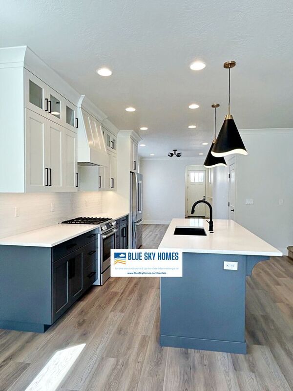 Building Photo - 370 N Sauer River Ave