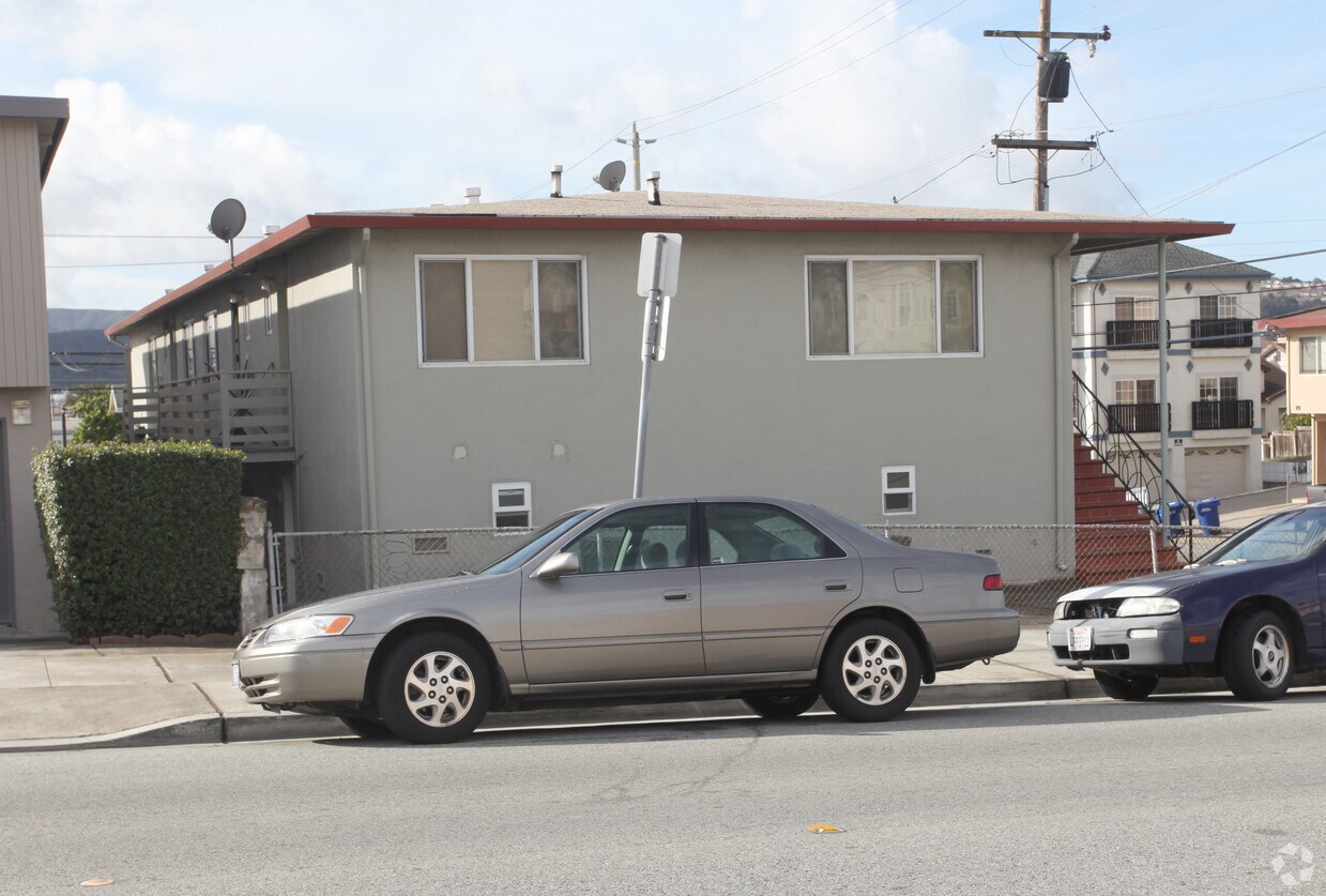 Building Photo - 14-22 Magnolia Ave