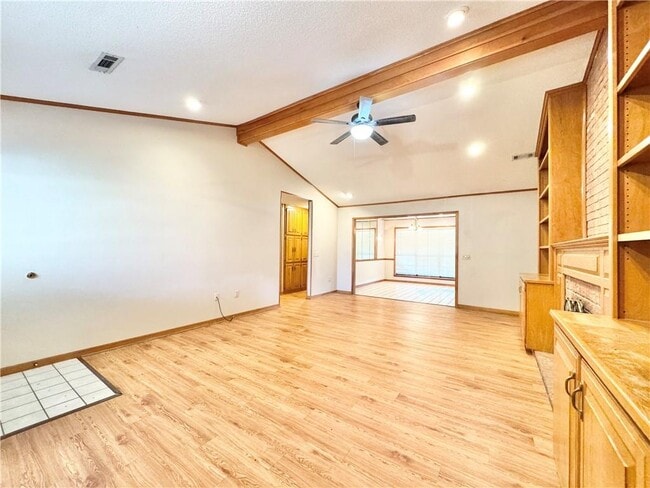Building Photo - 3500 W Hemlock St