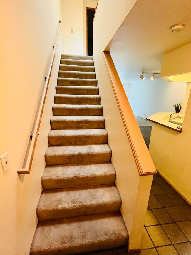Building Photo - 2 Bedroom Townhome, Across the Street from...