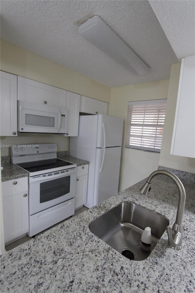 Building Photo - 2890 N Oakland Forest Dr