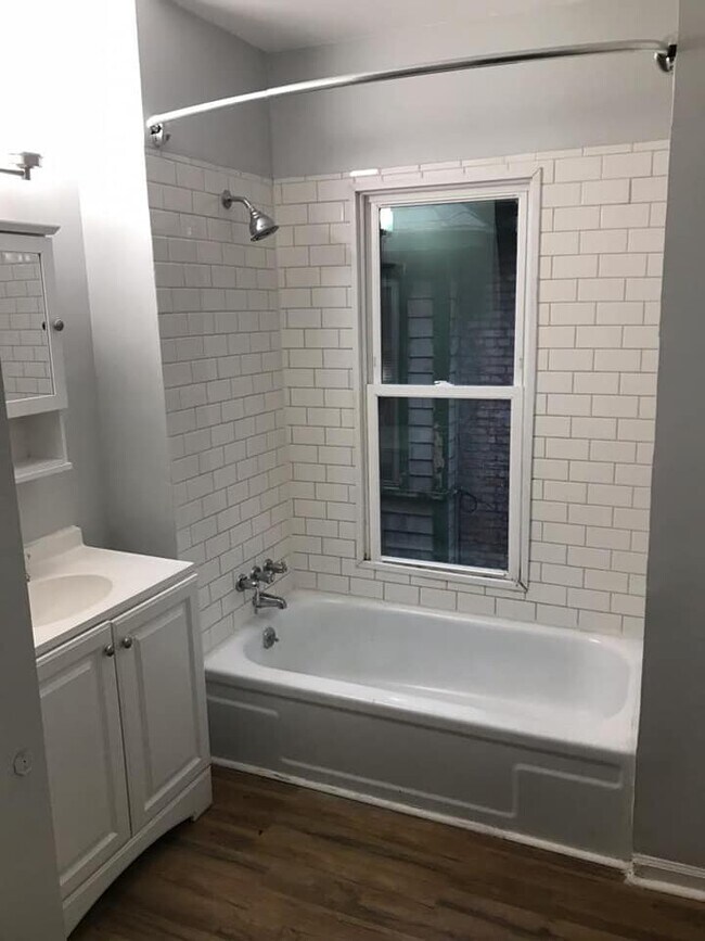 Updated bathroom - 650 Clarissa St