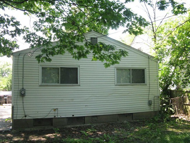 Building Photo - 5818 Radnor St