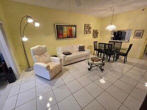 Building Photo - 5084 Rose Hill Dr