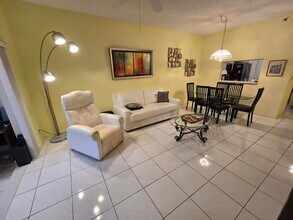Building Photo - 5084 Rose Hill Dr