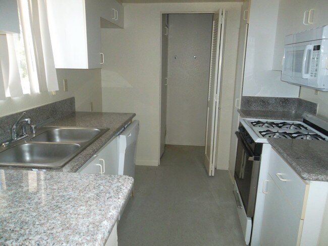 Foto del edificio - 1427 S Saltair Ave
