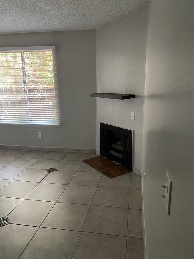 Foto del edificio - 20200 Leadwell St