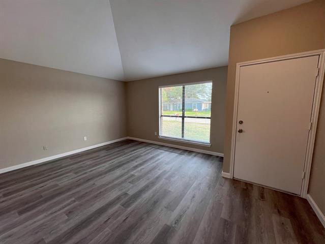 Foto del edificio - 1741 Clarendon Dr