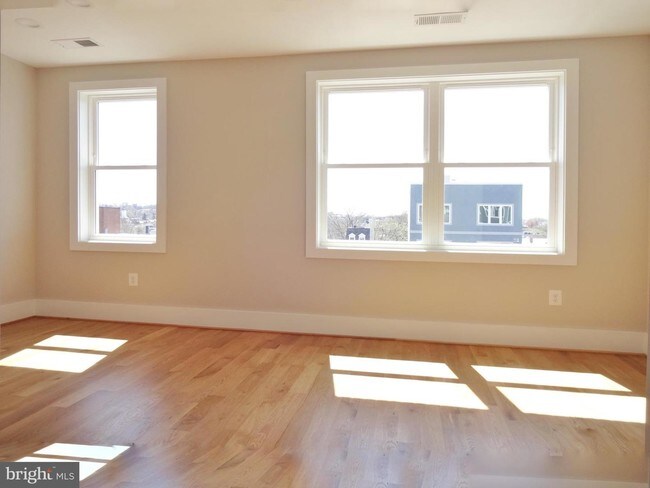 Foto del edificio - 521 Kennedy St NW