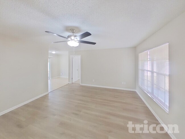 Foto del edificio - 1002 Saxon Ct