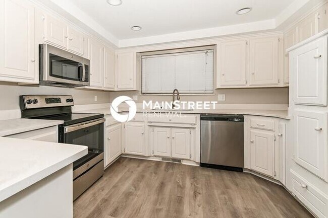 Building Photo - 4 Bedroom Pet-Friendly Home in Oklahoma City, OK with Main Street Renewal