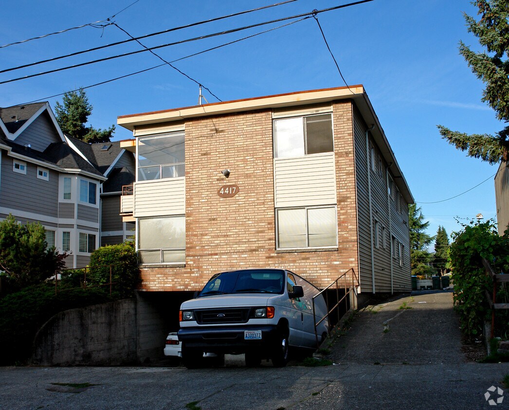 Building Photo - 4417 Bagley Ave N