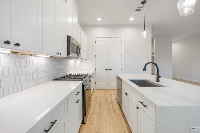 Foto del edificio - 6119 Campos Dr