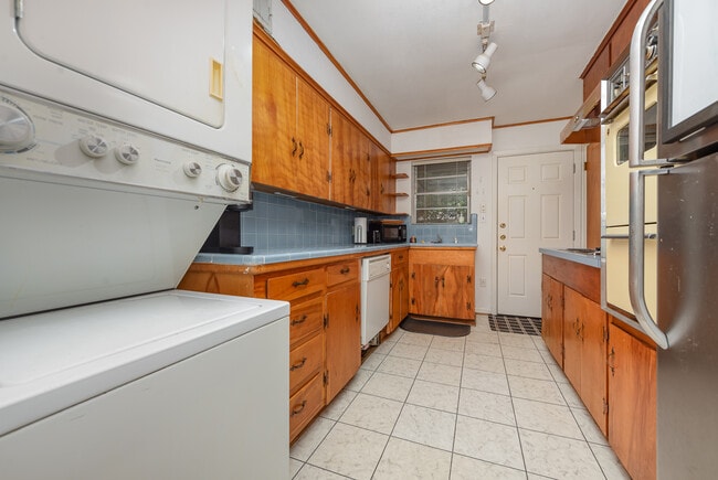 Building Photo - 6525 E Mockingbird Ln
