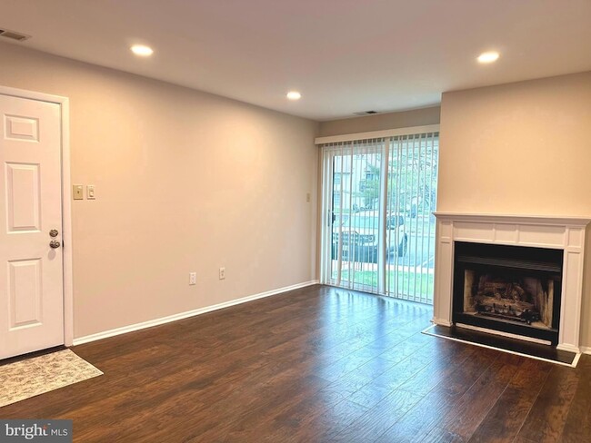Building Photo - 243 Barclay Ct