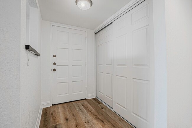 Foto del edificio - 2120 E Hill St