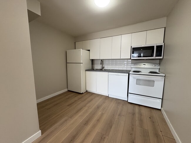 Building Photo - 200 Spruce St