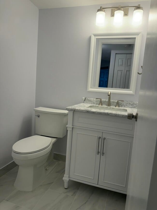 Building Photo - 1605 S US Hwy 1