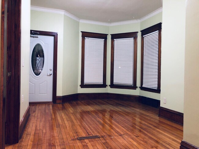 living room - 201 S Bassett St