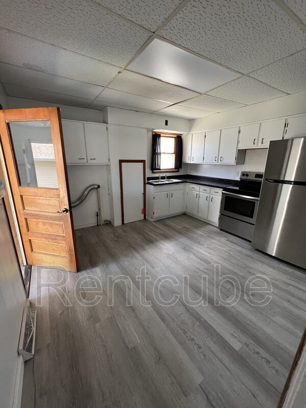 Building Photo - 1704 Rhomberg Ave