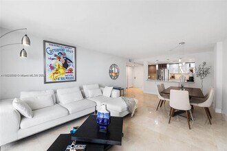 Building Photo - 1149 Hillsboro Mile