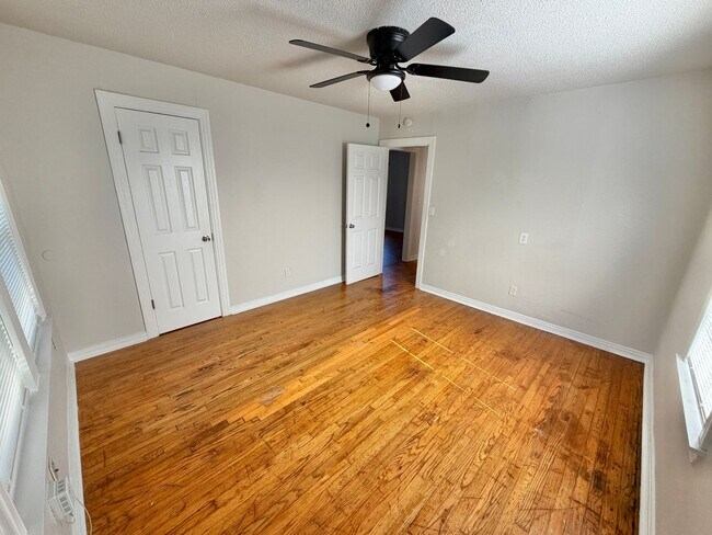 Foto del edificio - 4 Bedroom home!