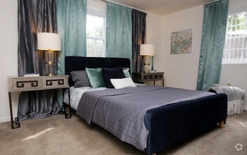 2BR, 1.5BA - 917 SF - Park East Apartments