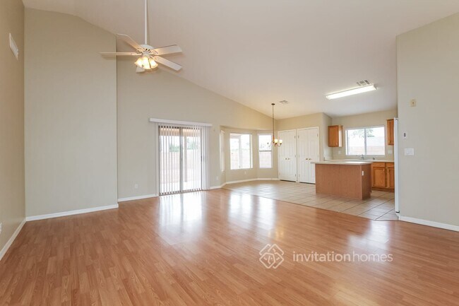 Building Photo - 1203 E Rosemonte Dr