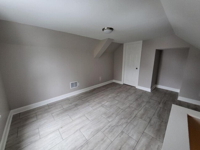Building Photo - 137 Peck Ave