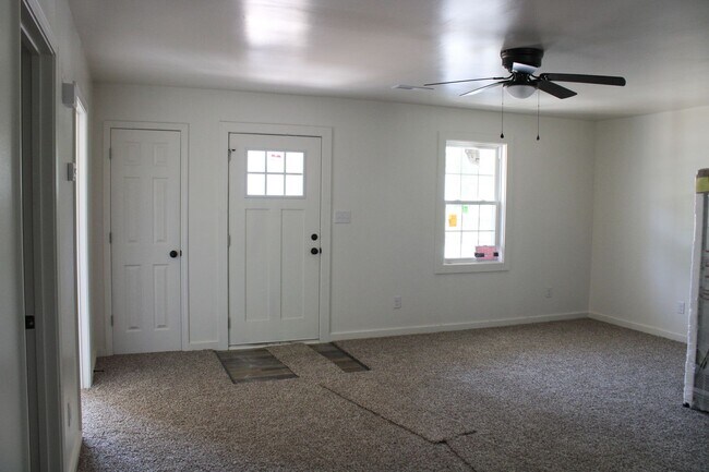 Foto del edificio - 2827 Lancaster Rd NW