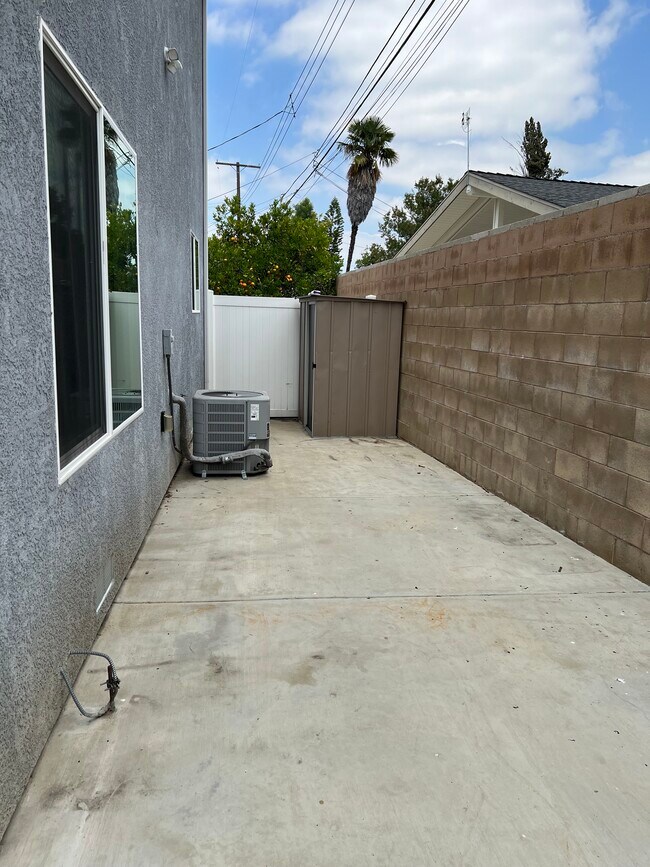 Foto del edificio - 10048 Debra Ave