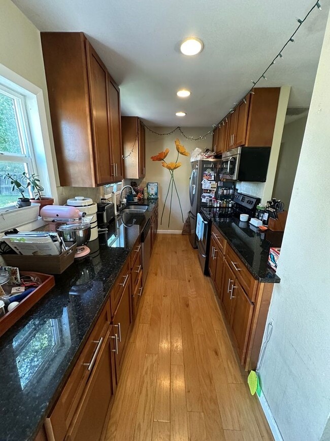 Building Photo - Great Location! Charming Ranch in Universi...