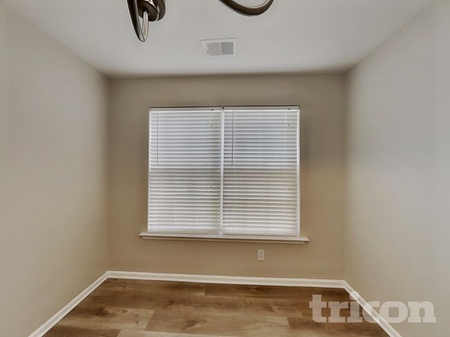 Building Photo - 110 Kingscreek Dr